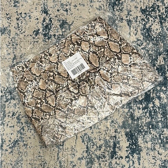 NWT Free People Women Maya Mod Vegan Mini Skirt in Light Snake Skin Print - Picture 2 of 2